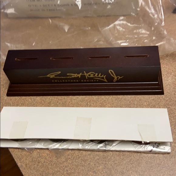 New In Box EMMET KELLY JR. COIN COLLECTION - Picture 4 of 12